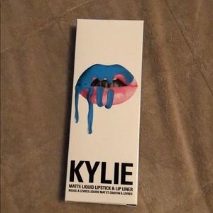 Kylie Cosmetics Makeup - Kylie matte liquid lipstick & lip liner, skylie Kylie Cosmetics Makeup - Kylie matte liquid lipstick & lip liner, skylie